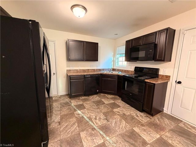 948 Brentwood Park Lane, Rural Hall, NC 27045
