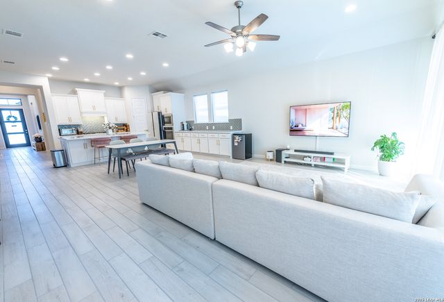 14336 Apache Wells, San Antonio, TX 78254