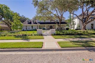 6115 Country Club Drive, Victoria, TX 77904