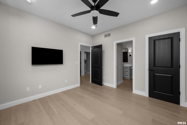 5188 S RICHMOND Circle, Bettendorf, IA 52722