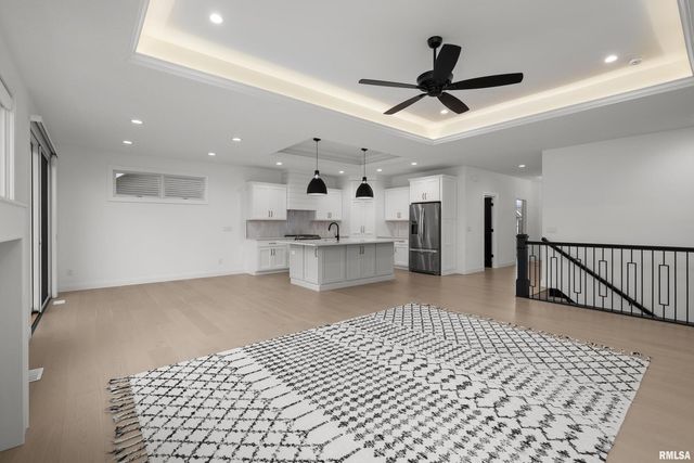 5188 S RICHMOND Circle, Bettendorf, IA 52722