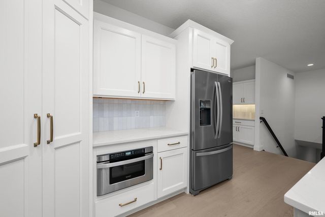 5188 S RICHMOND Circle, Bettendorf, IA 52722