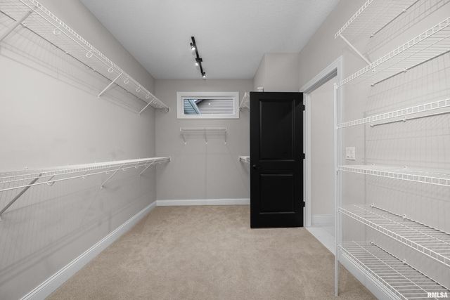 5188 S RICHMOND Circle, Bettendorf, IA 52722