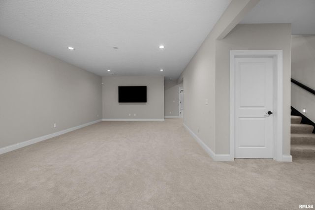 5188 S RICHMOND Circle, Bettendorf, IA 52722