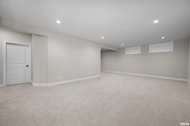 5188 S RICHMOND Circle, Bettendorf, IA 52722