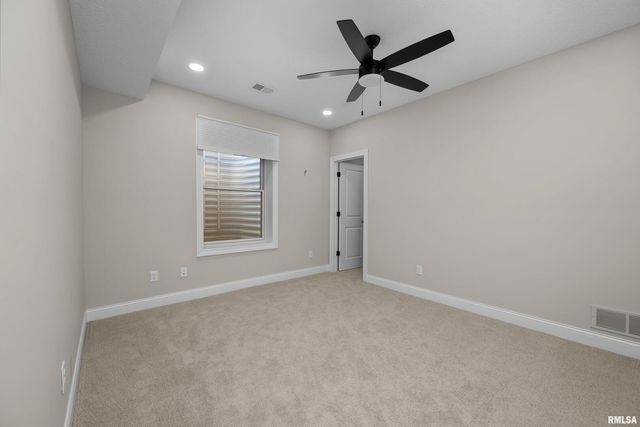 5188 S RICHMOND Circle, Bettendorf, IA 52722