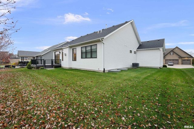 5188 S RICHMOND Circle, Bettendorf, IA 52722