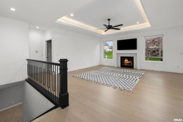 5188 S RICHMOND Circle, Bettendorf, IA 52722