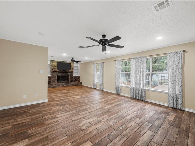 1072 Chapman Road, Crawford, TX 76638
