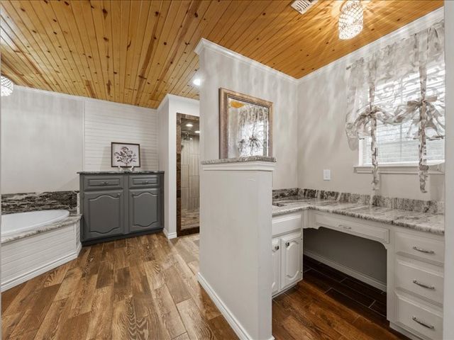 1072 Chapman Road, Crawford, TX 76638
