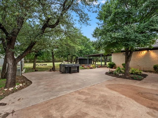 1072 Chapman Road, Crawford, TX 76638