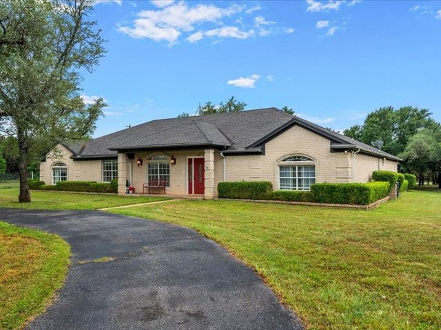 1072 Chapman Road, Crawford, TX 76638