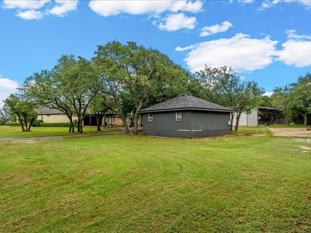 1072 Chapman Road, Crawford, TX 76638