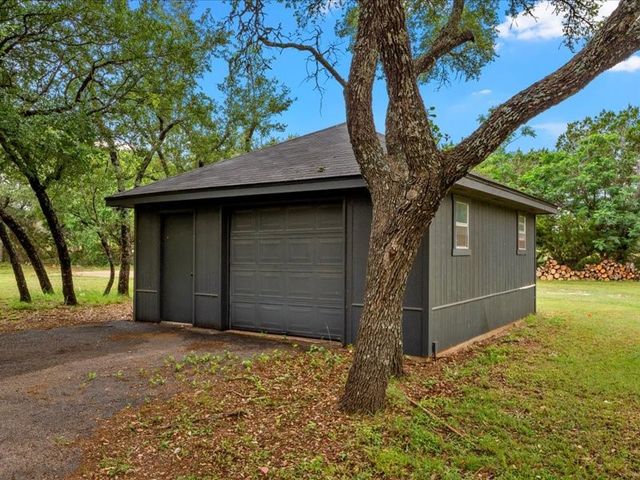 1072 Chapman Road, Crawford, TX 76638