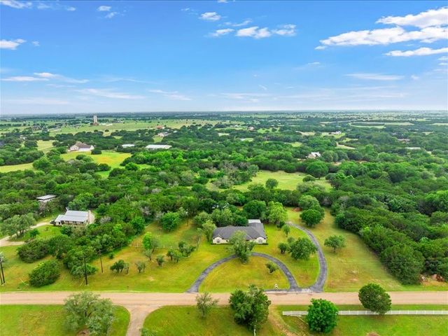 1072 Chapman Road, Crawford, TX 76638