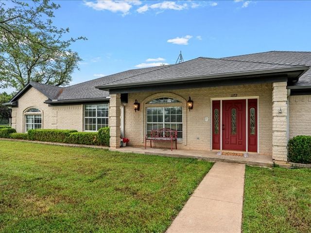 1072 Chapman Road, Crawford, TX 76638