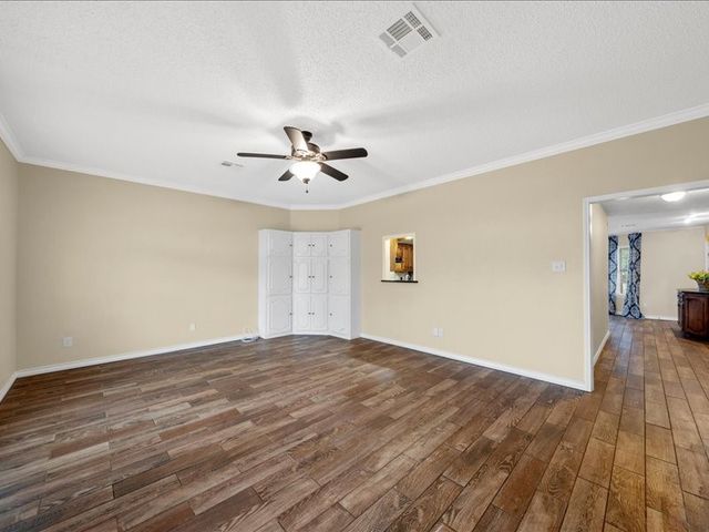 1072 Chapman Road, Crawford, TX 76638