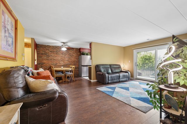 1940 183rd Street 2C, Homewood, IL 60430