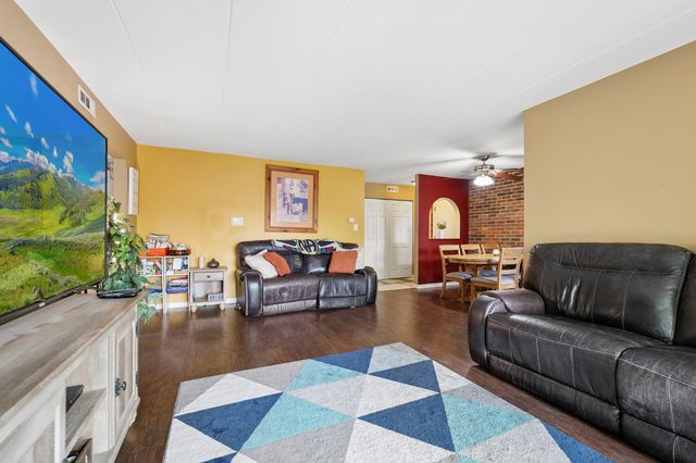 1940 183rd Street 2C, Homewood, IL 60430