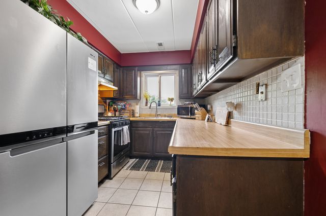 1940 183rd Street 2C, Homewood, IL 60430