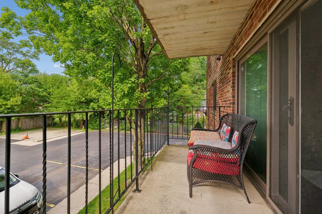 1940 183rd Street 2C, Homewood, IL 60430