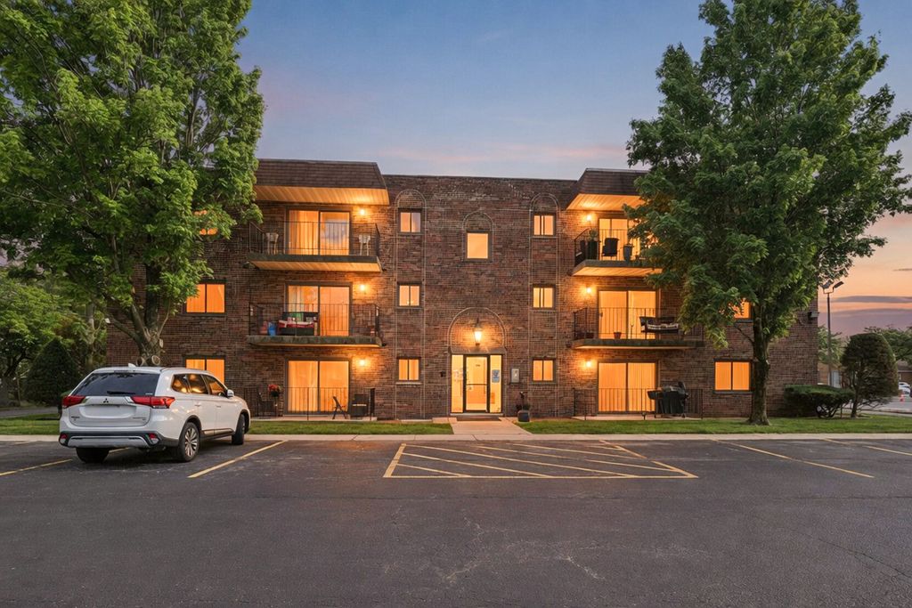 1940 183rd Street 2C, Homewood, IL 60430