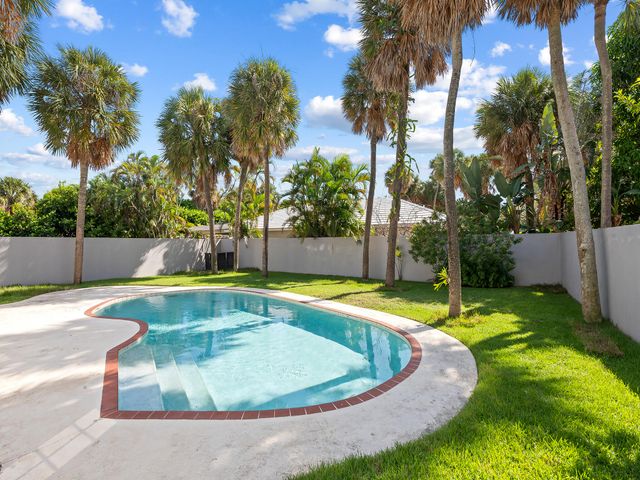 80 SE Olive Way, Boca Raton, FL 33432