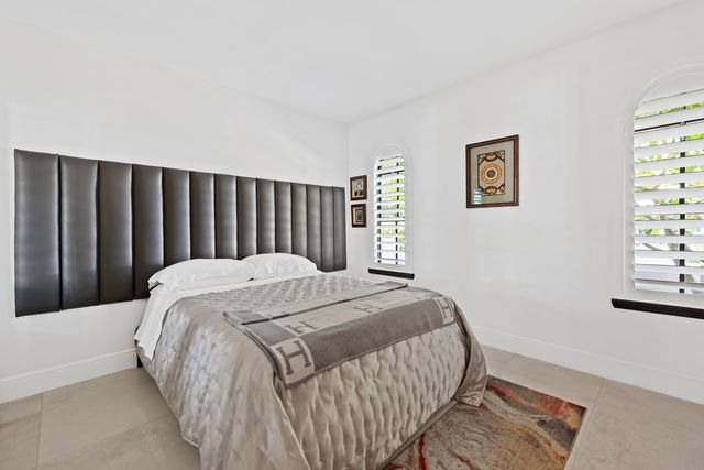 80 SE Olive Way, Boca Raton, FL 33432
