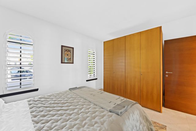 80 SE Olive Way, Boca Raton, FL 33432