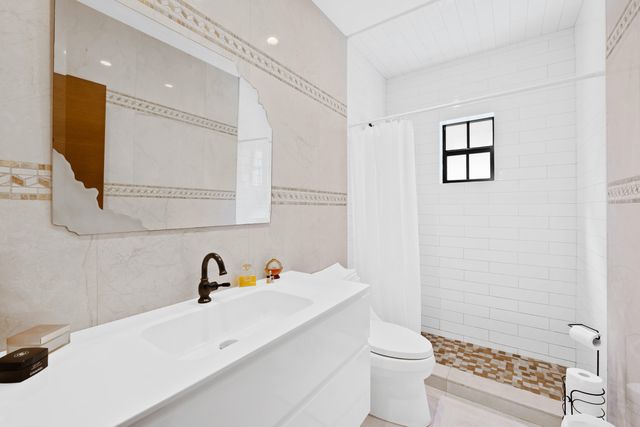 80 SE Olive Way, Boca Raton, FL 33432