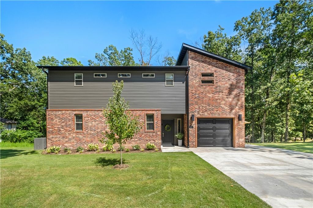 43 Saint Austell Drive, Bella Vista, AR 72714
