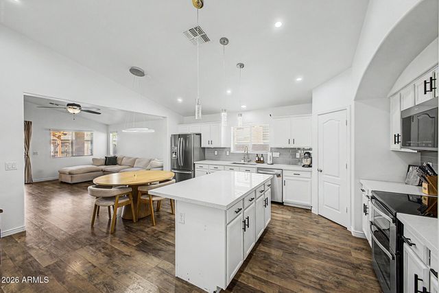 9018 W GLOBE Avenue, Tolleson, AZ 85353