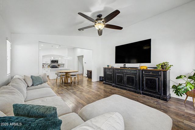 9018 W GLOBE Avenue, Tolleson, AZ 85353