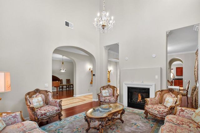 18410 Lakepointe Dr, Riverside, CA 92503