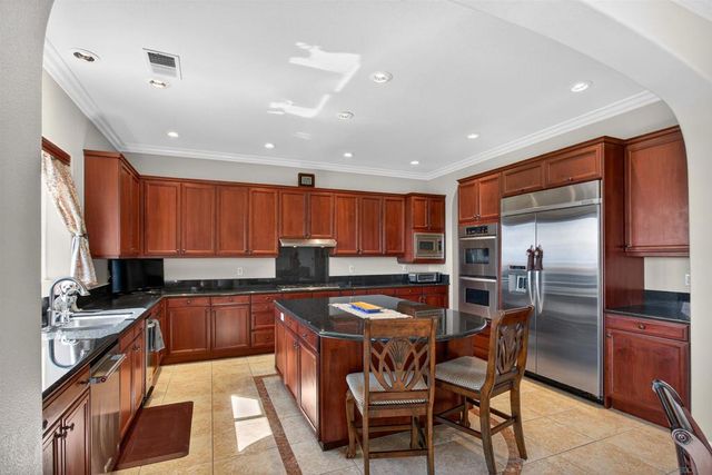 18410 Lakepointe Dr, Riverside, CA 92503