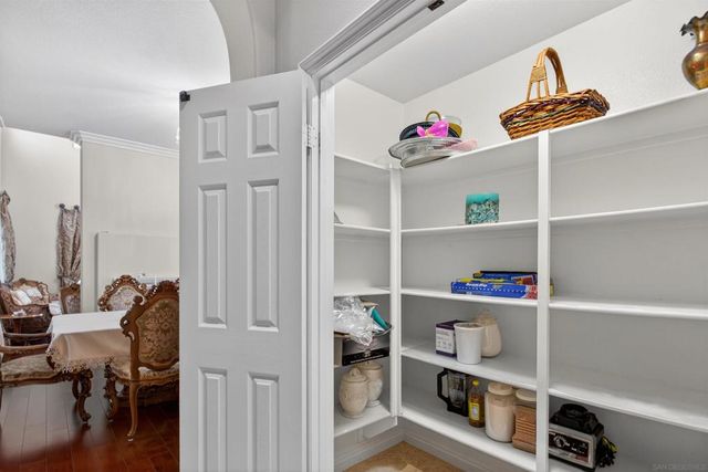 18410 Lakepointe Dr, Riverside, CA 92503