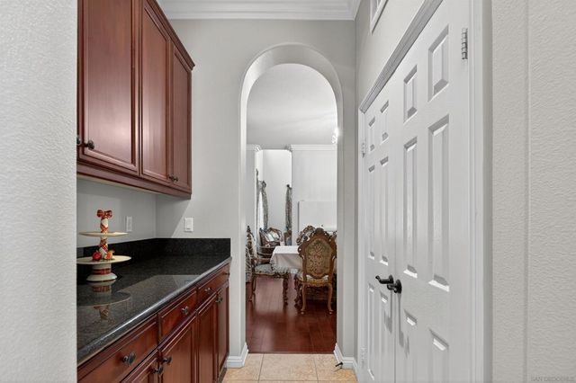 18410 Lakepointe Dr, Riverside, CA 92503