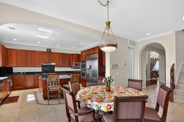 18410 Lakepointe Dr, Riverside, CA 92503