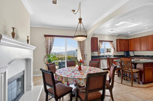 18410 Lakepointe Dr, Riverside, CA 92503