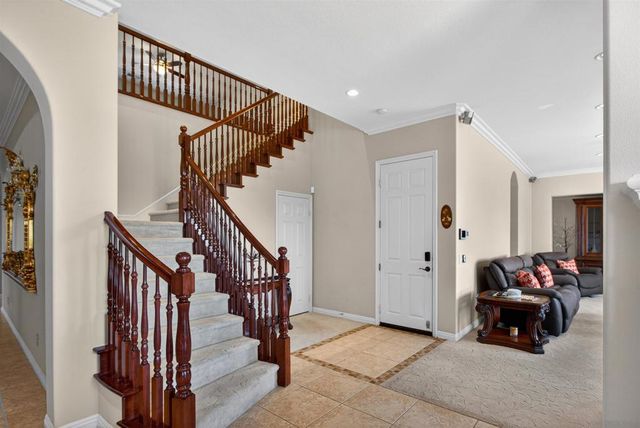 18410 Lakepointe Dr, Riverside, CA 92503