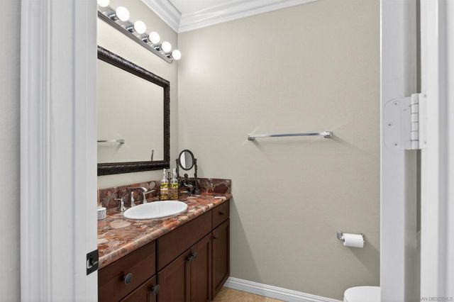 18410 Lakepointe Dr, Riverside, CA 92503