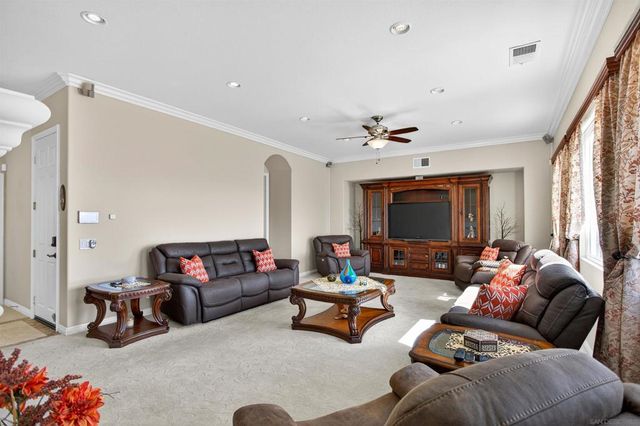 18410 Lakepointe Dr, Riverside, CA 92503