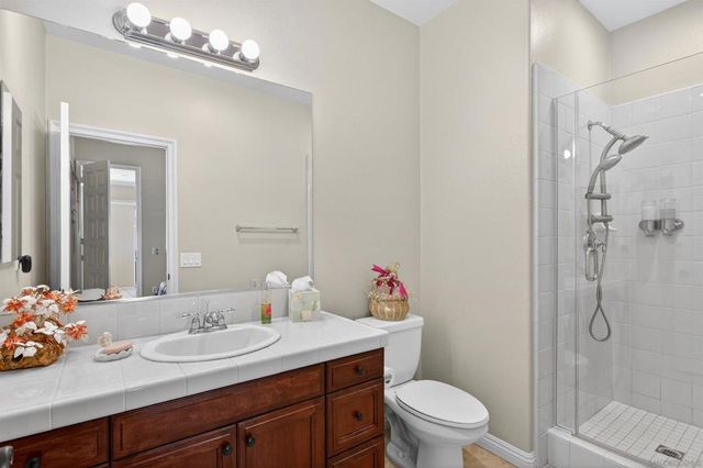 18410 Lakepointe Dr, Riverside, CA 92503