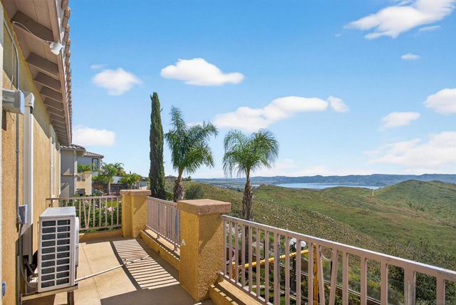 18410 Lakepointe Dr, Riverside, CA 92503