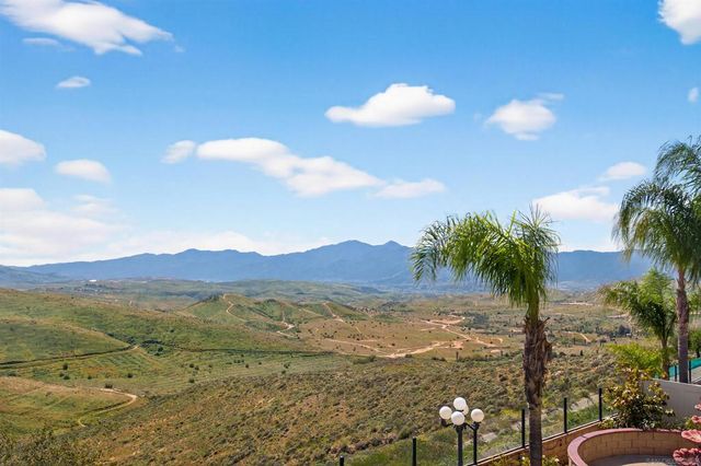 18410 Lakepointe Dr, Riverside, CA 92503