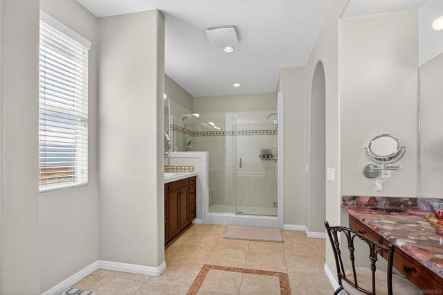 18410 Lakepointe Dr, Riverside, CA 92503