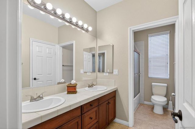 18410 Lakepointe Dr, Riverside, CA 92503