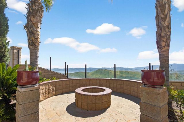 18410 Lakepointe Dr, Riverside, CA 92503