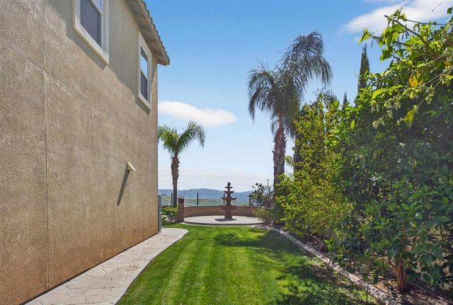 18410 Lakepointe Dr, Riverside, CA 92503