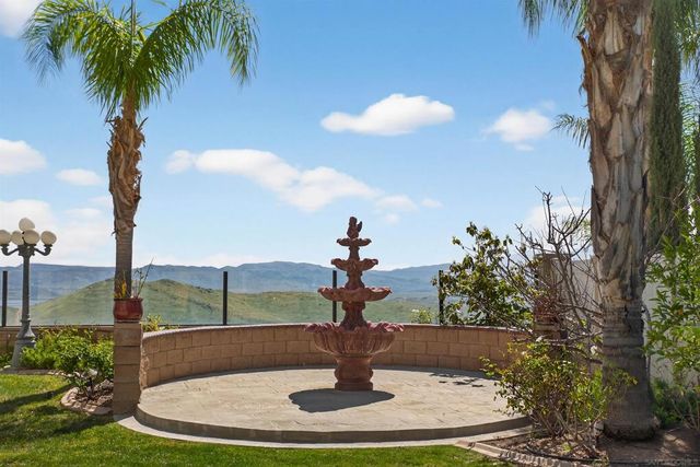 18410 Lakepointe Dr, Riverside, CA 92503